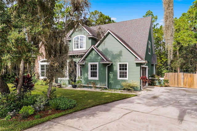 view of front of home with a front lawn