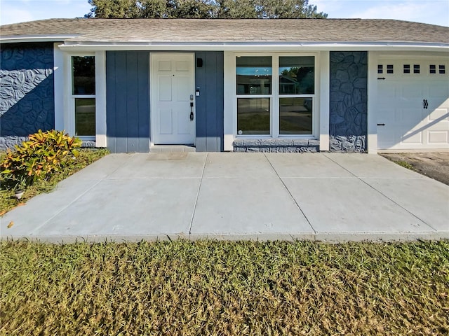 view of front facade with a garage