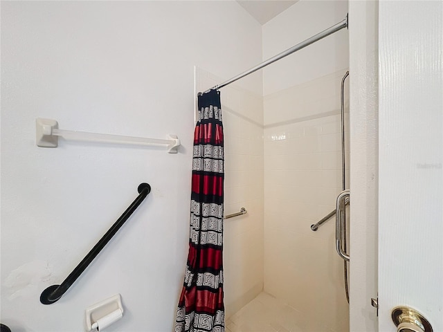 bathroom featuring a shower with curtain