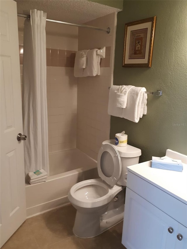 full bathroom featuring shower / bath combo with shower curtain, vanity, a textured ceiling, and toilet