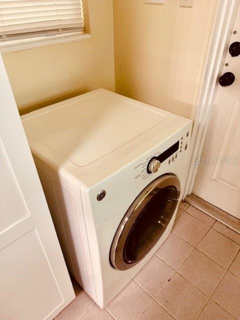 washroom featuring washer / clothes dryer and light tile patterned floors