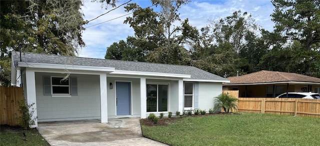 single story home featuring a front yard