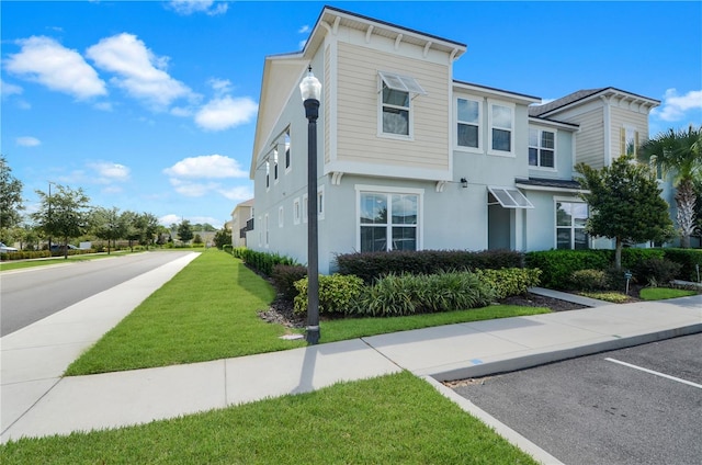 view of front of house with a front lawn