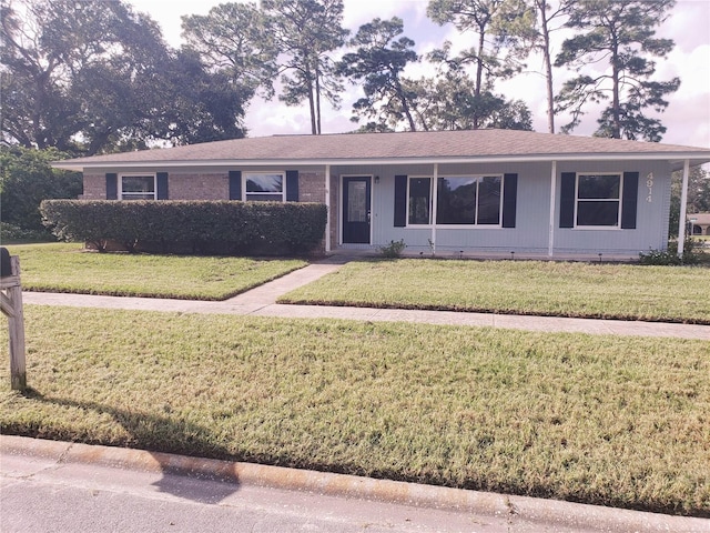 ranch-style house featuring a front lawn