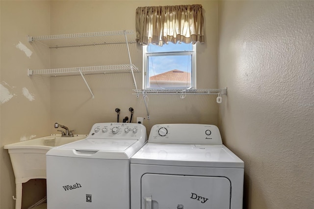 washroom featuring washing machine and clothes dryer