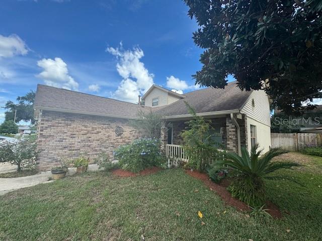 view of front of house with a front yard