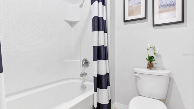 bathroom featuring toilet and shower / bath combo with shower curtain