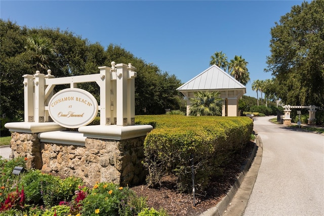 view of community / neighborhood sign