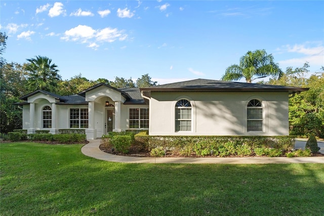 single story home with a front lawn