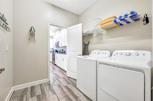 laundry room featuring light wood-type flooring and washing machine and clothes dryer