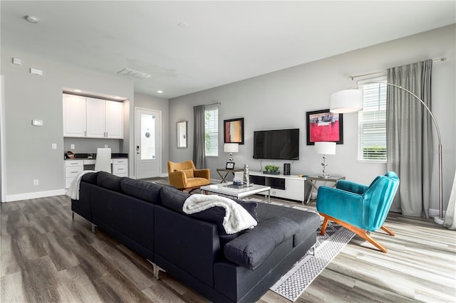 1407 Fairview Cir, Reunion, FL 34747 - living room featuring baseboards, wood finished floors, and visible vents