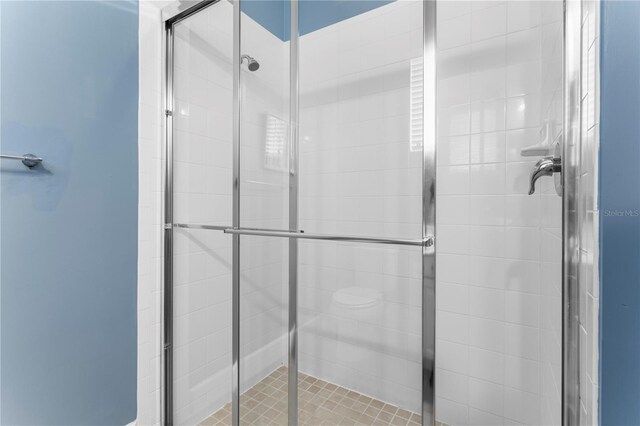 1407 Fairview Cir, Reunion, FL 34747 - full bath featuring a stall shower