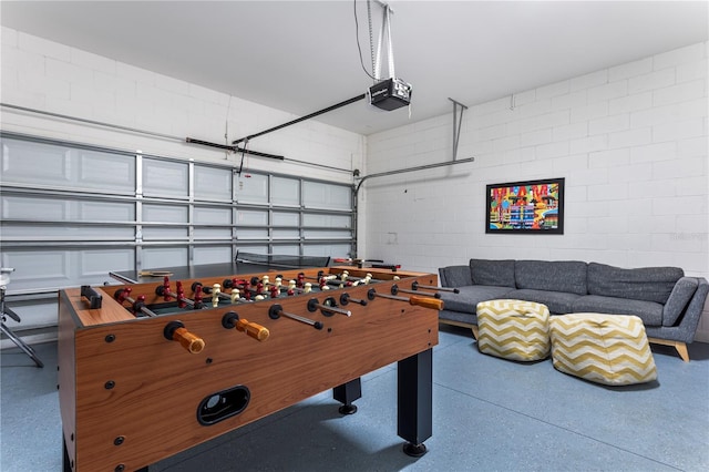 1407 Fairview Cir, Reunion, FL 34747 - recreation room with concrete block wall and speckled floor