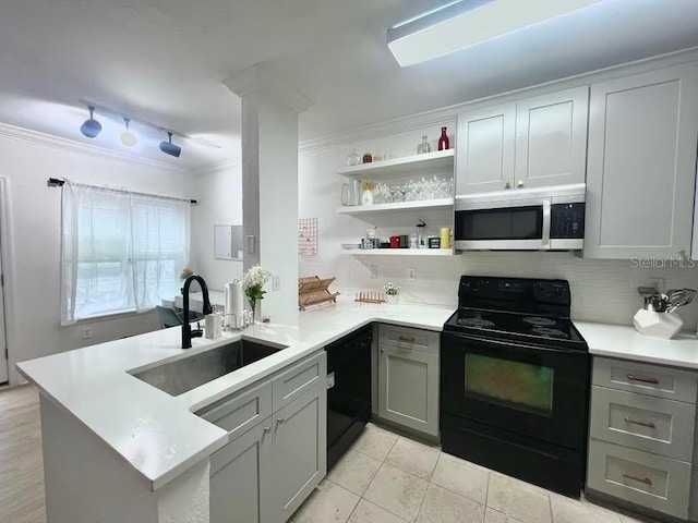 kitchen featuring kitchen peninsula, black appliances, gray cabinets, crown molding, and sink