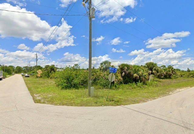 Listing photo 3 for 3000 67th St W, Lehigh Acres FL 33971