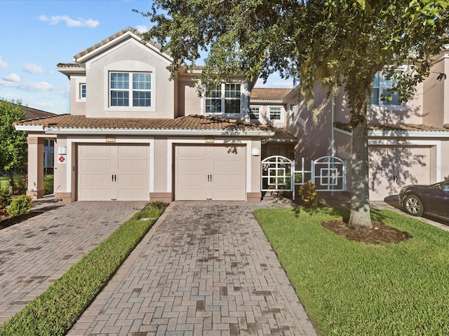 view of front facade featuring a garage and a front lawn