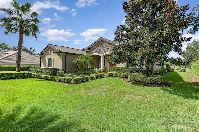 view of front of house featuring a front yard