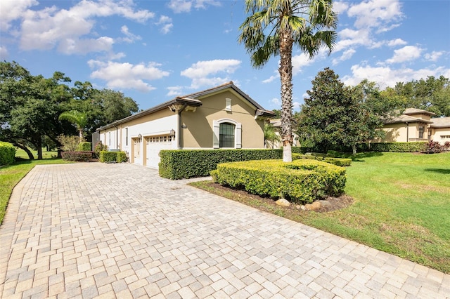 view of front facade featuring a garage and a front lawn