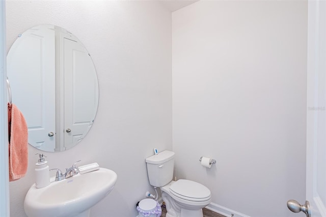 bathroom featuring sink and toilet