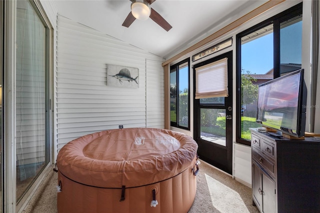 sunroom / solarium featuring a jacuzzi, lofted ceiling, and ceiling fan