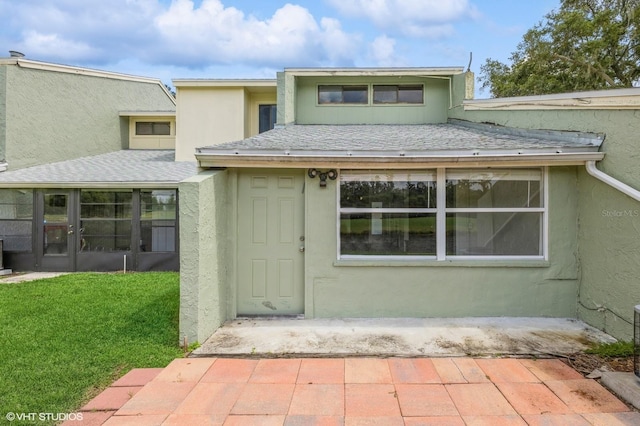 view of front facade featuring a sunroom and a front yard