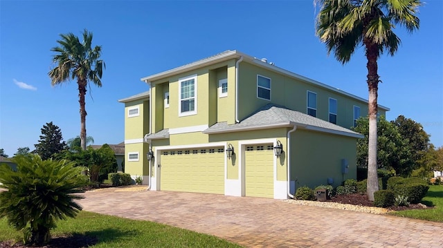 view of front facade featuring a garage