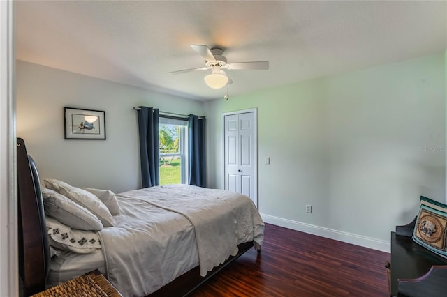 bedroom featuring dark wood-type flooring, ceiling fan, and a closet