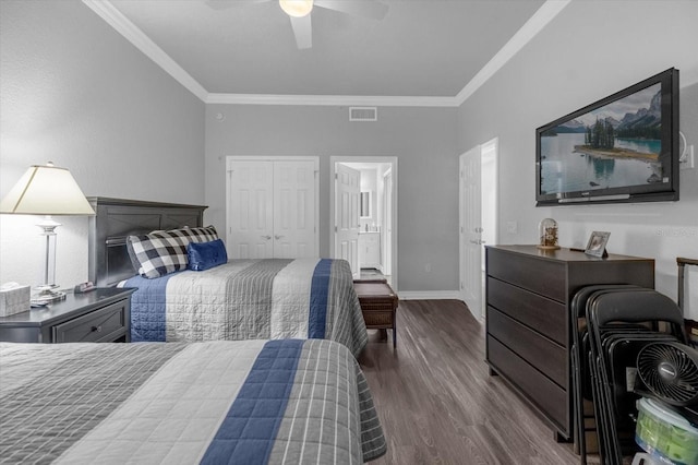 bedroom with ornamental molding, ceiling fan, dark wood-type flooring, and a closet