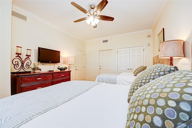 bedroom featuring ornamental molding, a closet, and ceiling fan