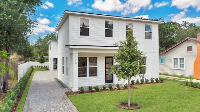 view of front of house featuring a front yard