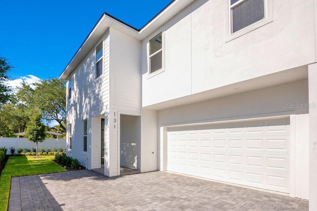 view of front facade featuring a garage