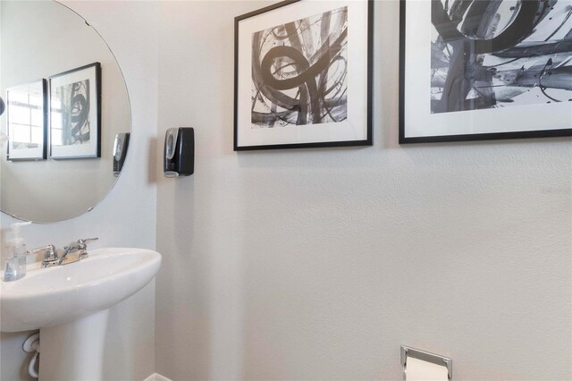 bathroom featuring sink