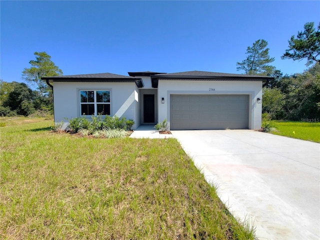 view of front of property featuring a front lawn and a garage