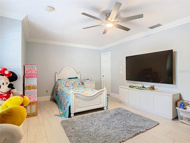 bedroom with crown molding and ceiling fan