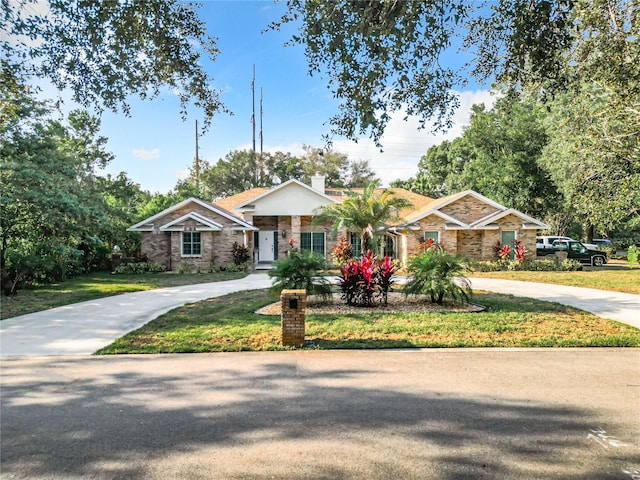 view of front of house featuring a front yard