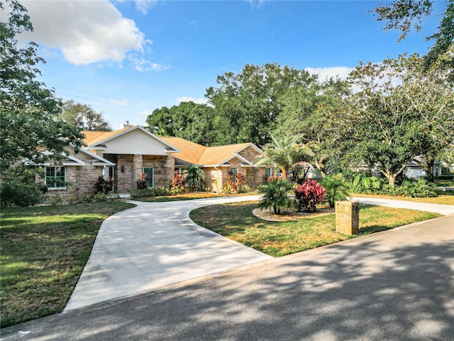 ranch-style home featuring a front lawn