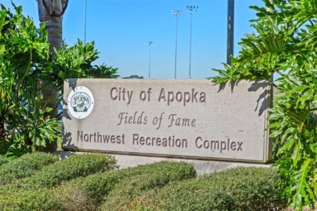 view of community / neighborhood sign