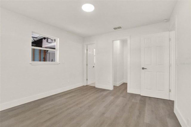 unfurnished room with light hardwood / wood-style flooring