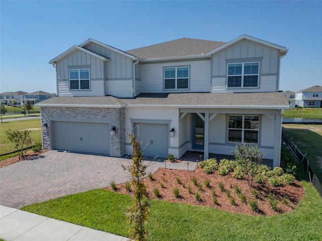 view of front of home featuring a front lawn and a garage