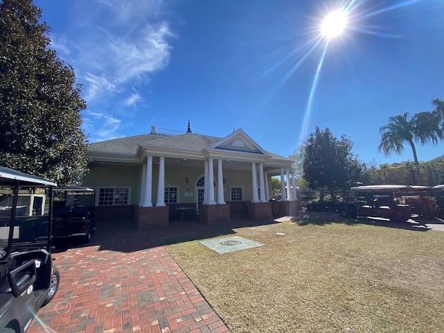 view of front of house featuring a porch and a front yard