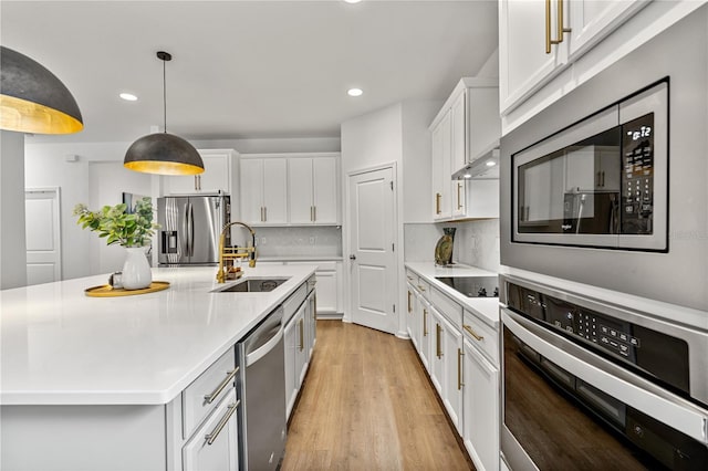 890 Terrapin Dr, Debary, FL 32713 - kitchen with light wood-style floors, recessed lighting, appliances with stainless steel finishes, light countertops, and a sink