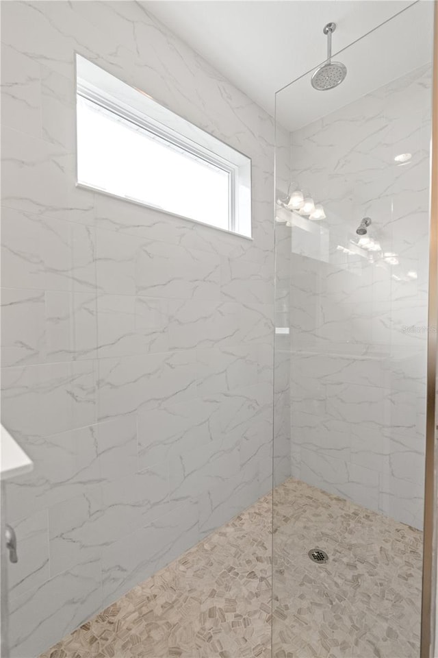 890 Terrapin Dr, Debary, FL 32713 - full bathroom with a marble finish shower