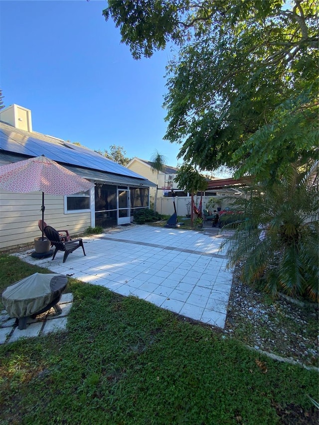 2939 Falling Tree Cir, Orlando, FL 32837 - fenced backyard with a sunroom and a patio area