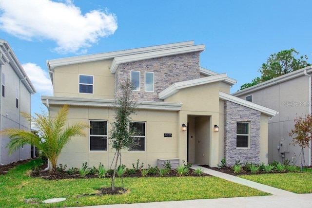 view of front of house featuring a front lawn