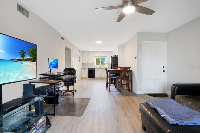 living room featuring light wood-type flooring and ceiling fan