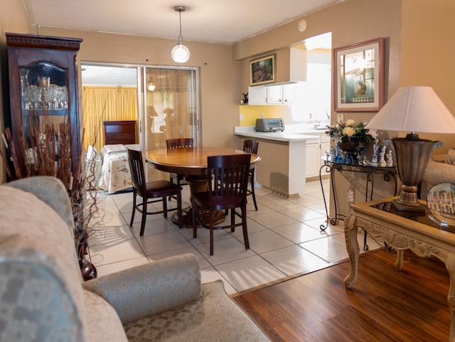 dining area with sink and light hardwood / wood-style floors