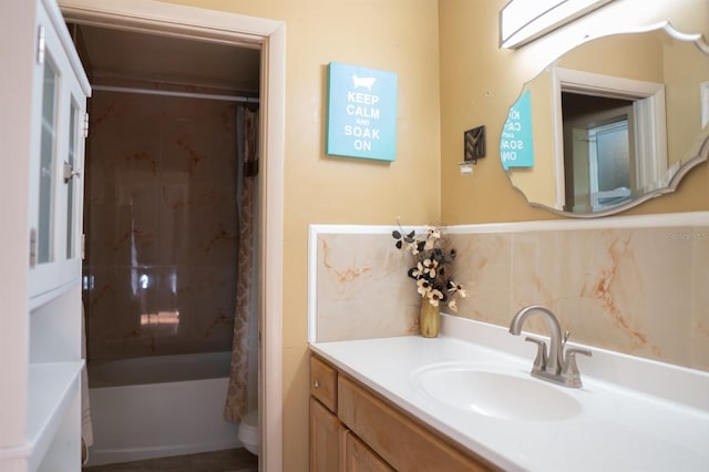 bathroom with toilet, vanity, and tasteful backsplash