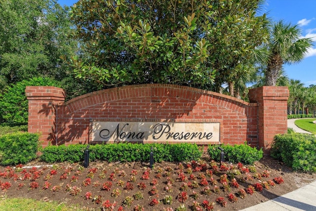 view of community / neighborhood sign