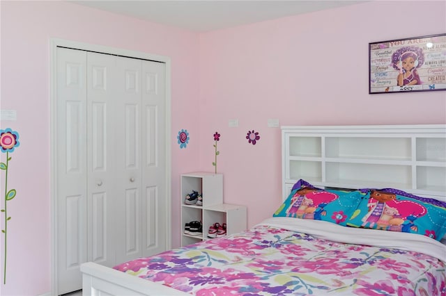 bedroom featuring a closet