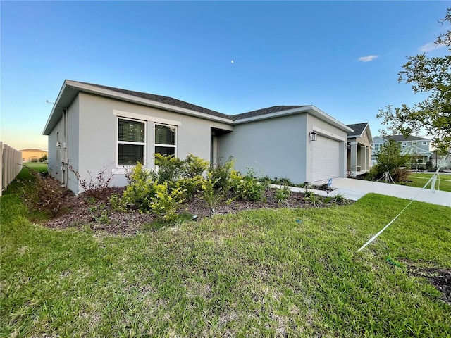 view of front of house featuring a garage and a lawn